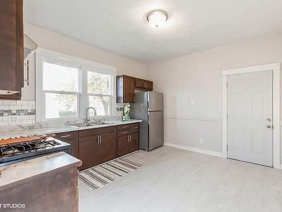4th image of 3821 Ivy St