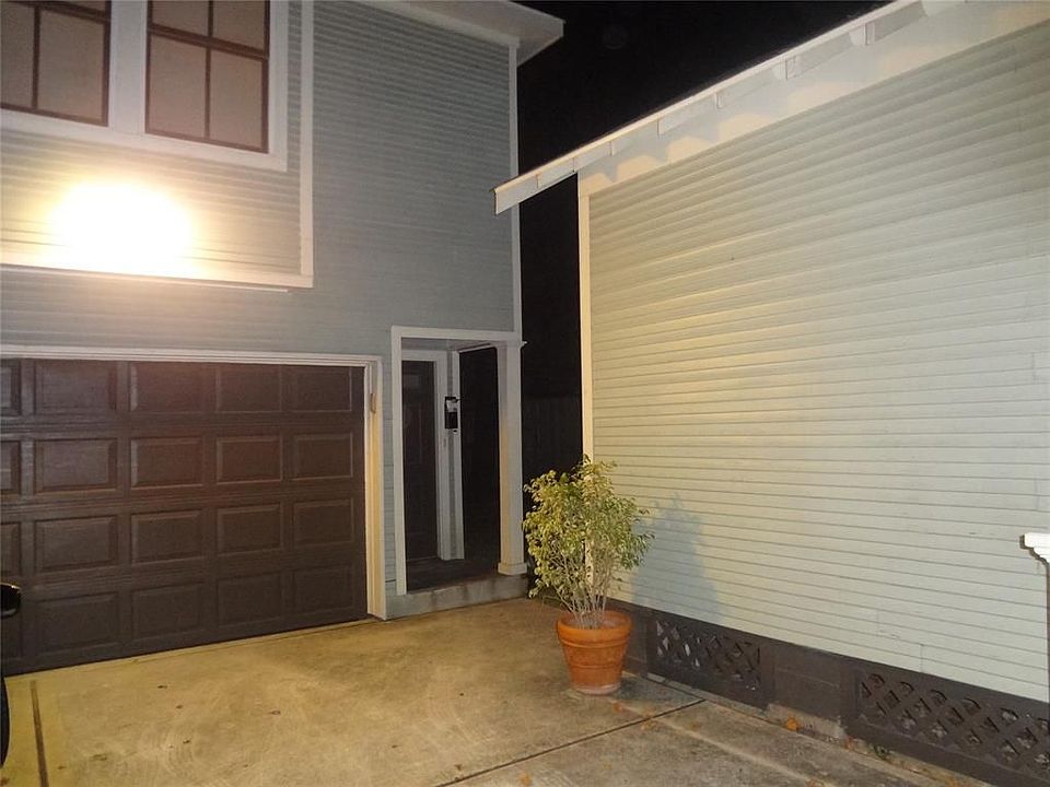 1st image of 303 1/2 E 28th St