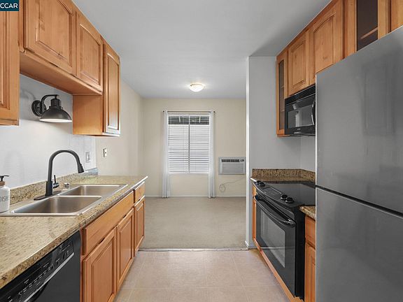 3rd image of 2562 Walnut Blvd APT 68