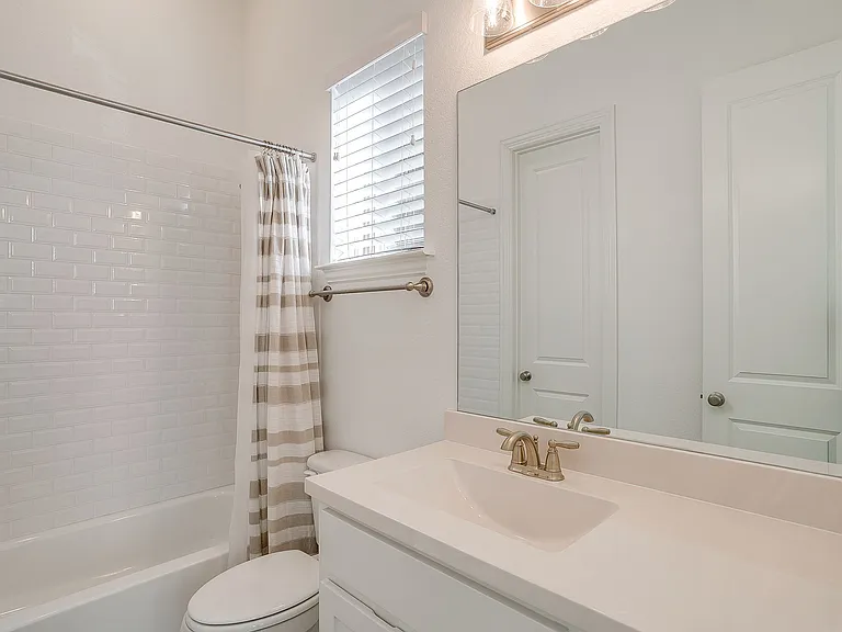 14328 Capridge Rd — Photo 17