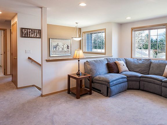 4th image of 915 96th Ave SE