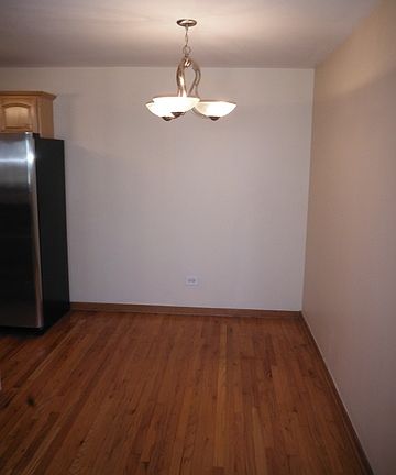 5th image of 4600 N Cumberland Ave Unit 212