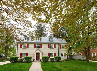 9 Bainbridge Rd, West Hartford, CT 06119