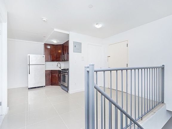 3rd image of 417 Gates Ave APT 1R