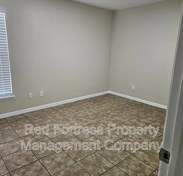 4512 Leonard Blvd S — Photo 5