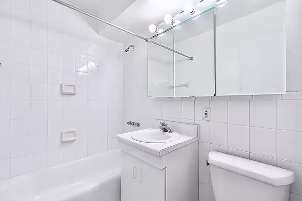 330 East 46th Street — Photo 2