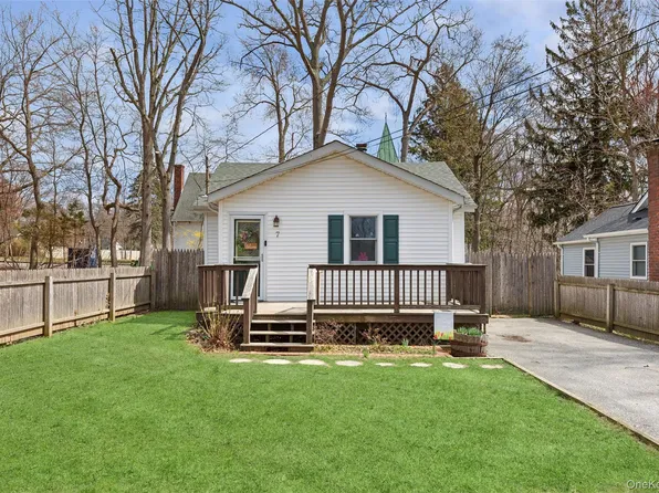 7 Upton Drive, Sound Beach, NY 11789