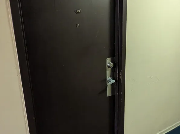 200 Lotherton Ptwy #604, Toronto, ON M6B 2G9