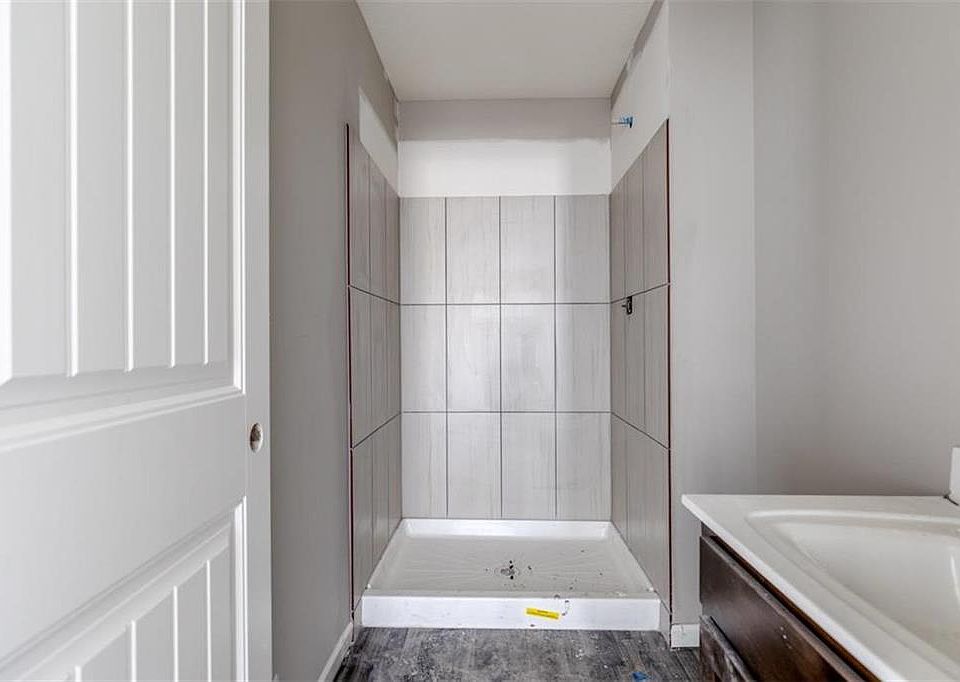 1st image of 418 N Clayview 422 Dr