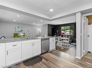 27216 Shiawassee Rd, Southfield, MI 48033