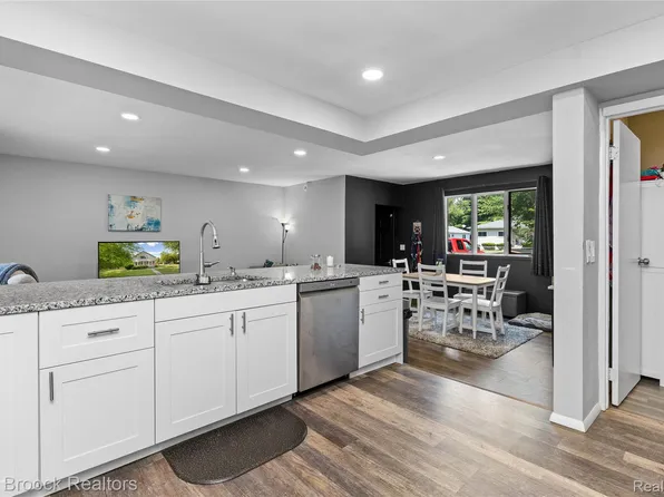 27216 Shiawassee Rd, Southfield, MI 48033