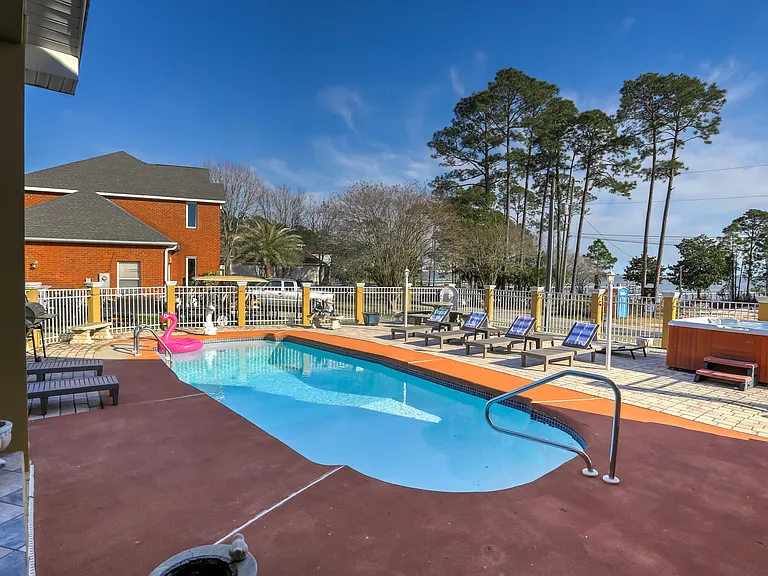 7591 N Shores Dr — Photo 5