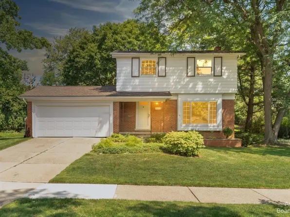 3135 Bluett Dr, Ann Arbor, MI 48105