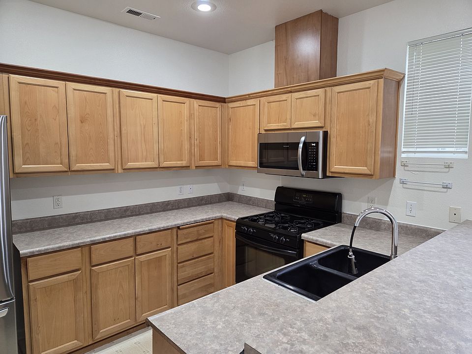 1st image of 1627 Riley Ln