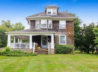 28 Cherry Tree Farm Rd, Middletown, NJ 07748