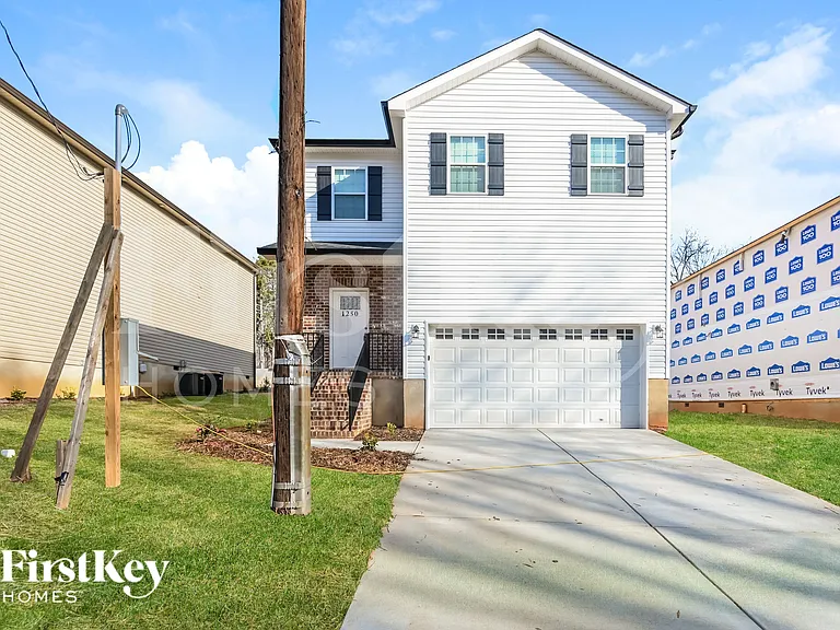 1250 Pless St NW — Photo 1