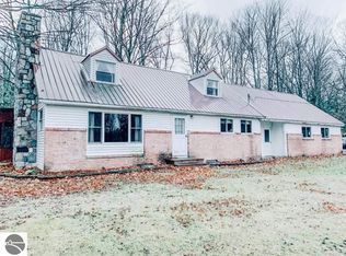 9408 E Mannsiding Rd, Clare, MI 48617