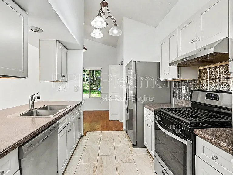 10475 Willow View Cir — Photo 3