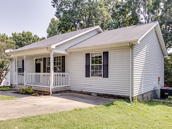 3rd image of 316 Crockett Ct