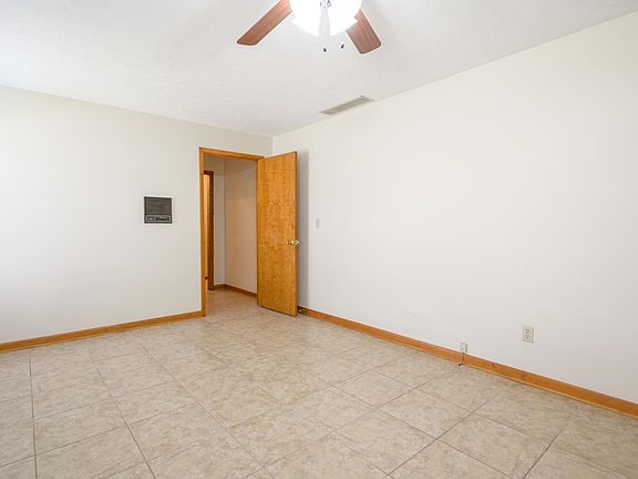 3rd image of 2911 Frederica St