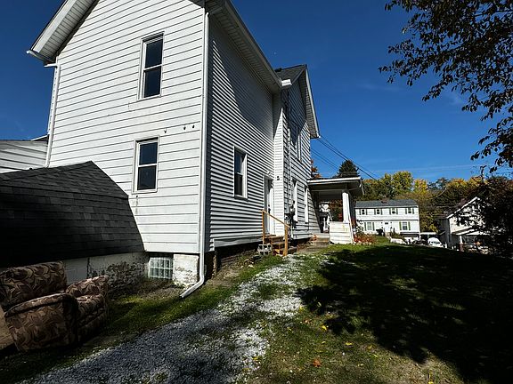 2nd image of 247 College St #2