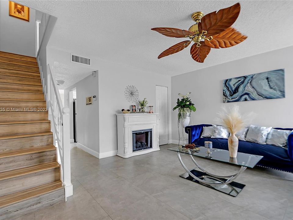 1st image of 17120 SW 94th Ave APT 405