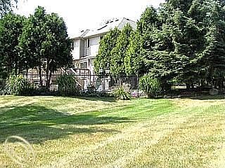 2nd image of 18086 Maple Hill Ct