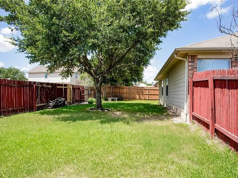 1200 Rainbow Parke Dr — Photo 24