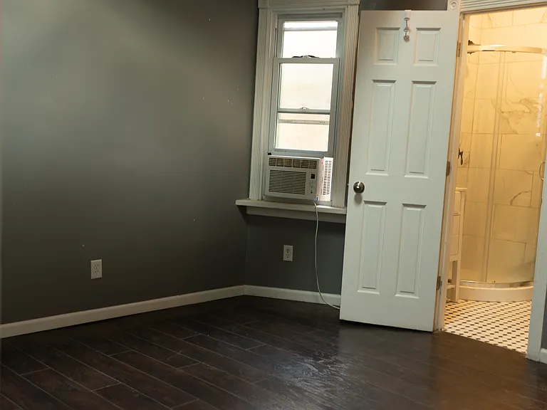 1122-1124 N High St #9 — Photo 11