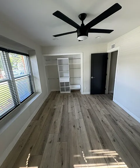 20650 Chatsworth St — Photo 10