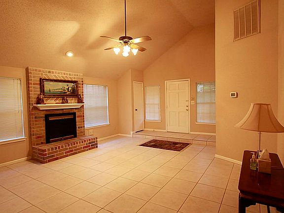 4th image of 1222 Kings Creek Trl
