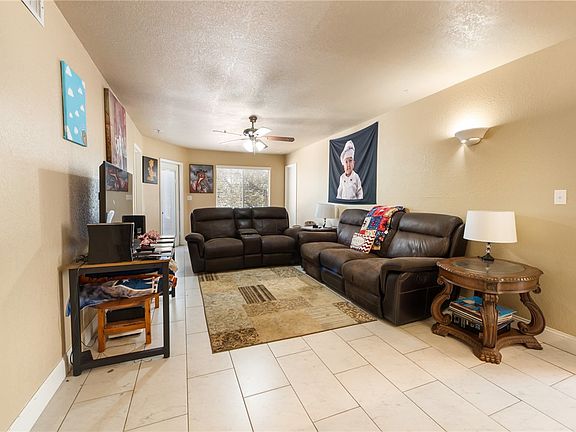 4th image of 517 Parkway #202