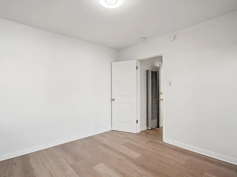 4920 Cahuenga Blvd — Photo 8