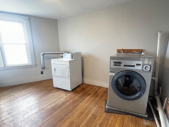 2nd image of 61 Hanson St #5