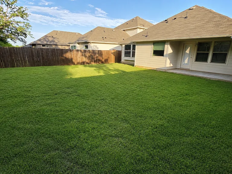 547 Concho St — Photo 10