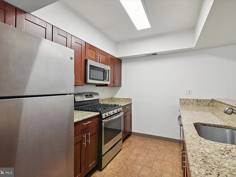 1604 Wallace St #102 — Photo 8