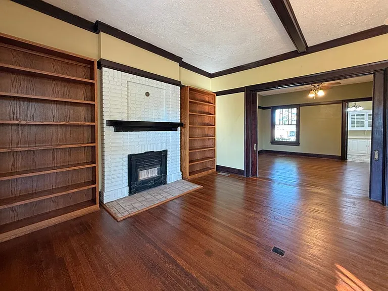 551 E Boswell St — Photo 15