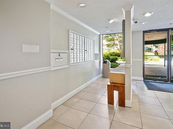 5th image of 6147 Leesburg Pike APT 407