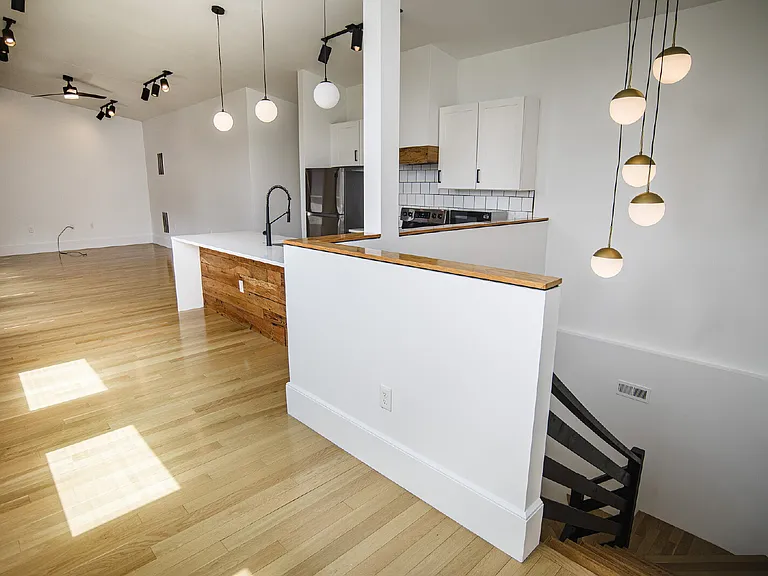 503 N Cameron St — Photo 4