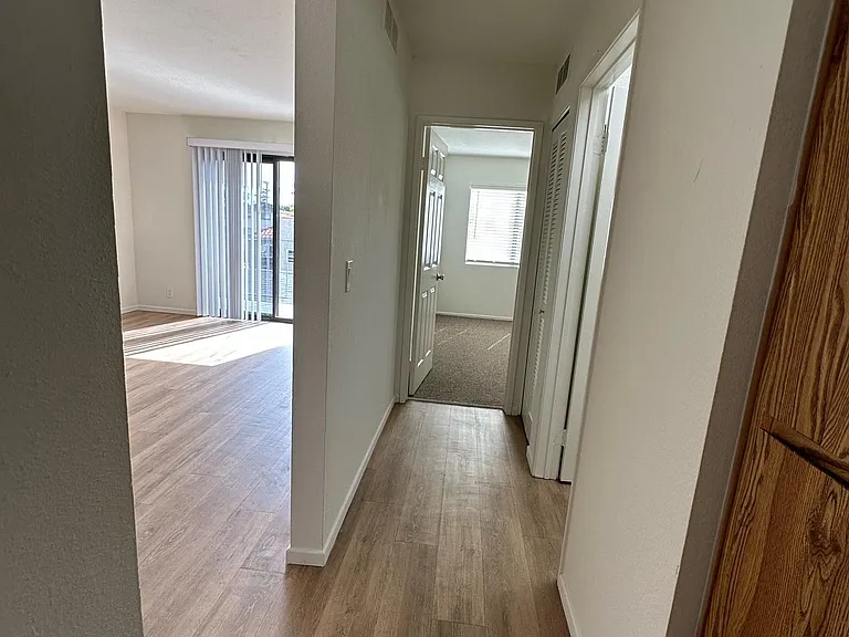 2307 E 10th St #4 — Photo 4