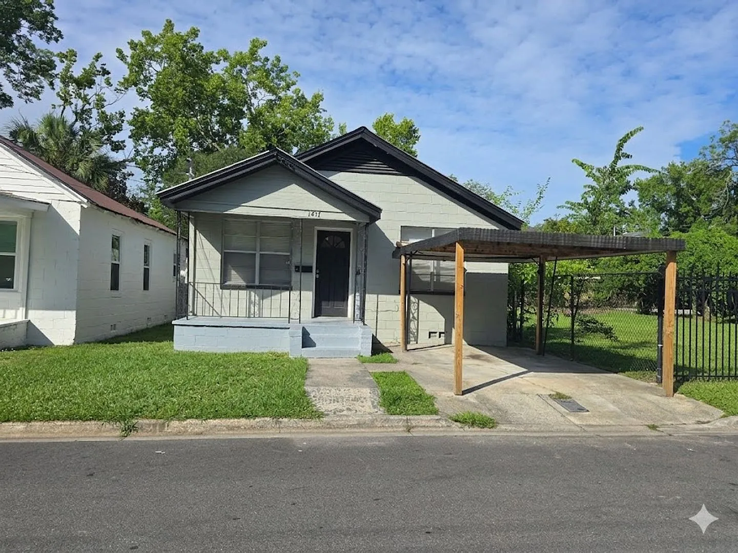 Charming 3 bed/1 bath home in West Savannah! — Photo 2