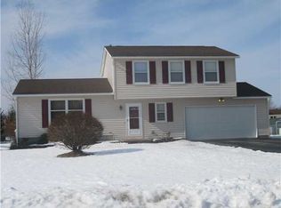 5 Acclaim Dr, Hamlin, NY 14464