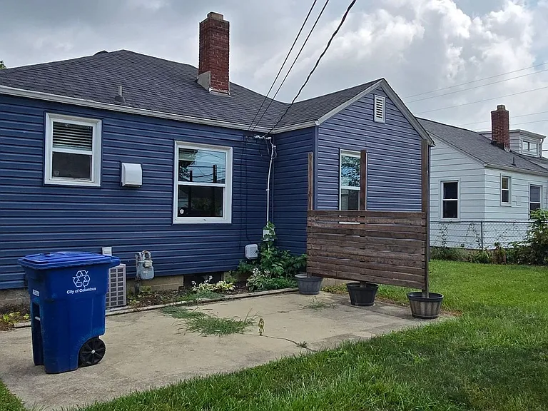 1093 Lawrence Dr — Photo 17