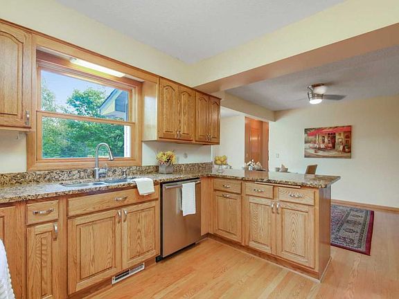 5th image of 22 Lacosta Dr