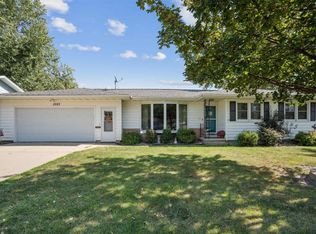 3023 W 9th St, Waterloo, IA 50702