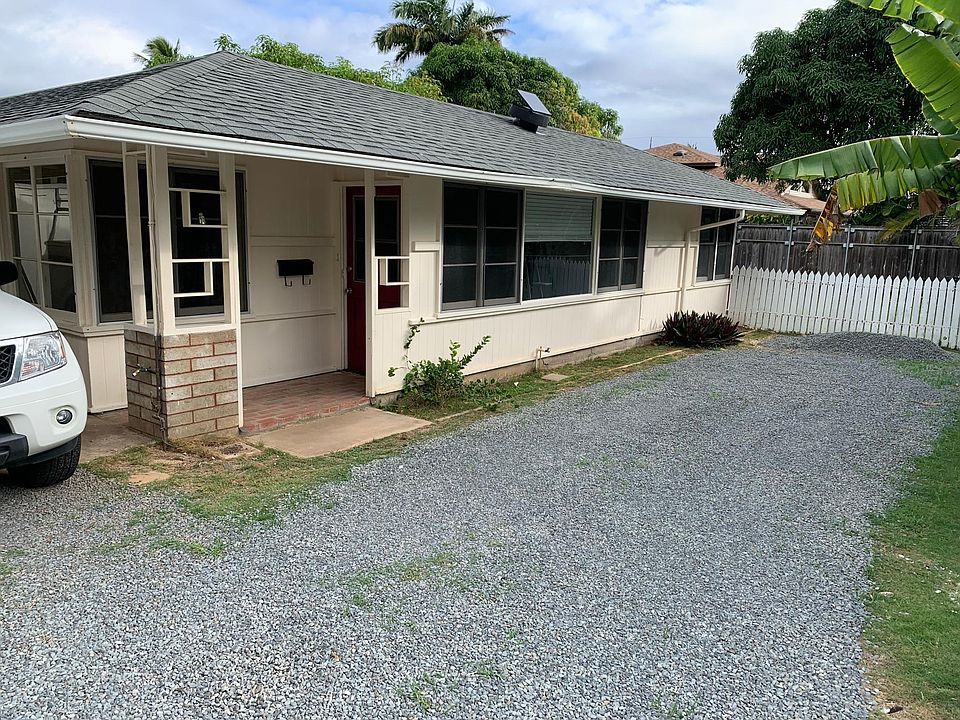 House entrance with tandem parking spaces.