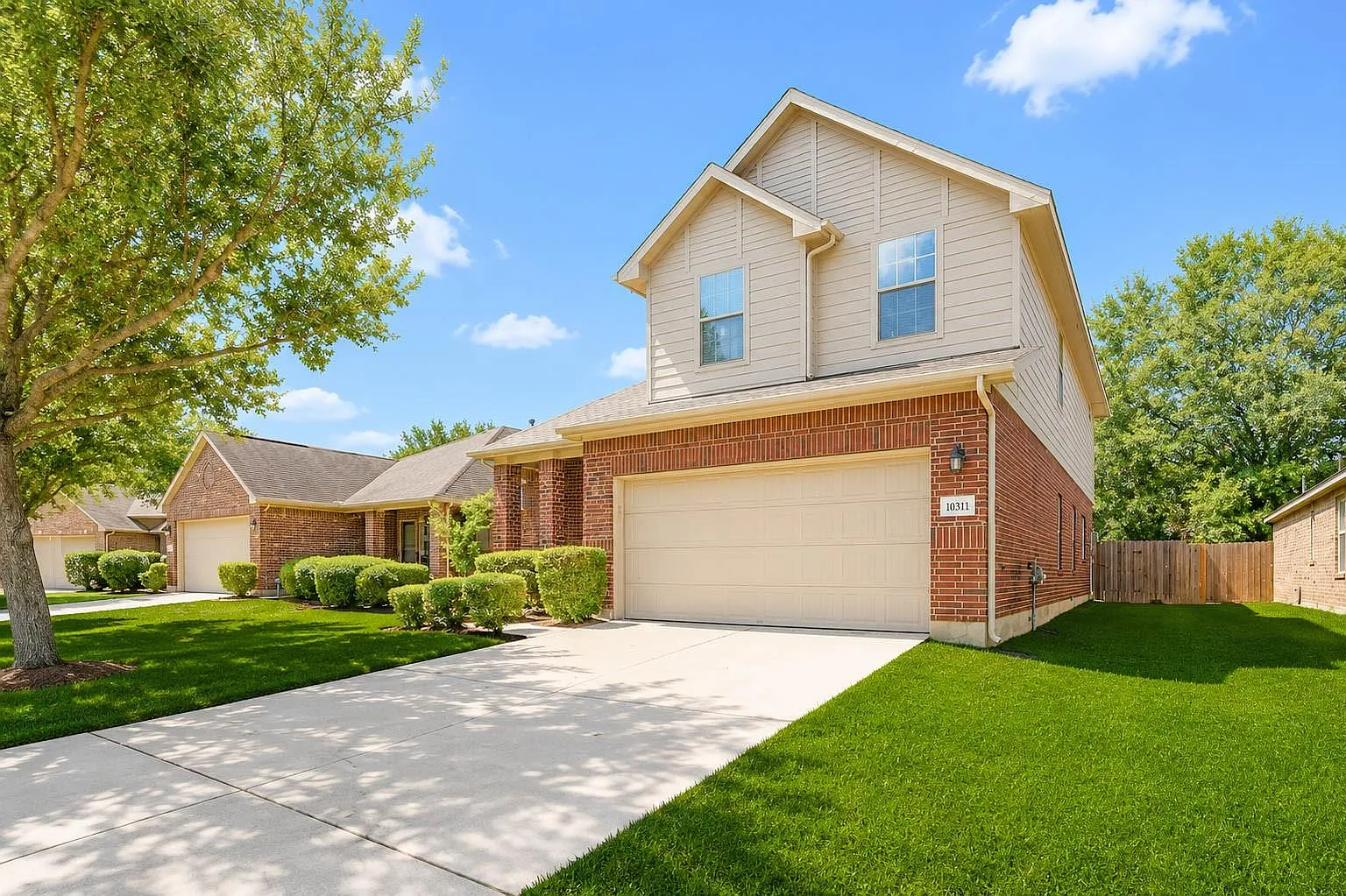 4 bed, 2.5 bath, 2300 sqft, $2,350 — Photo 2