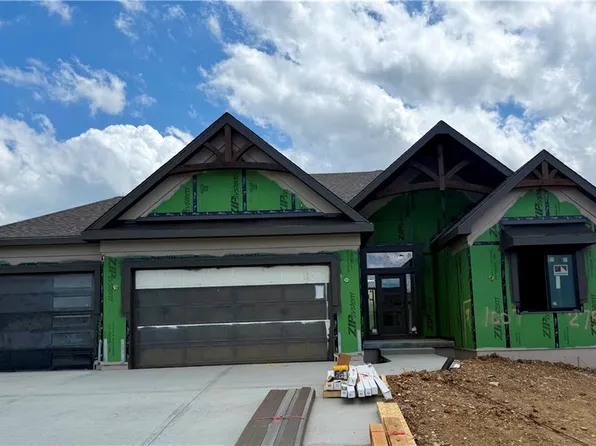 1007 Wilds Pkwy, Greenwood, MO 64034