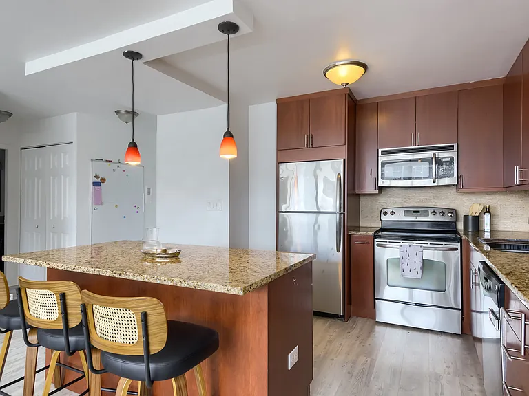 1460 Sandburg Ter #2303A — Photo 8