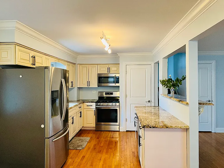 1306 Campbell Ave — Photo 1